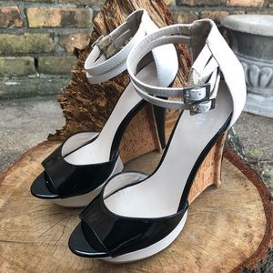 Levity black and white wedges